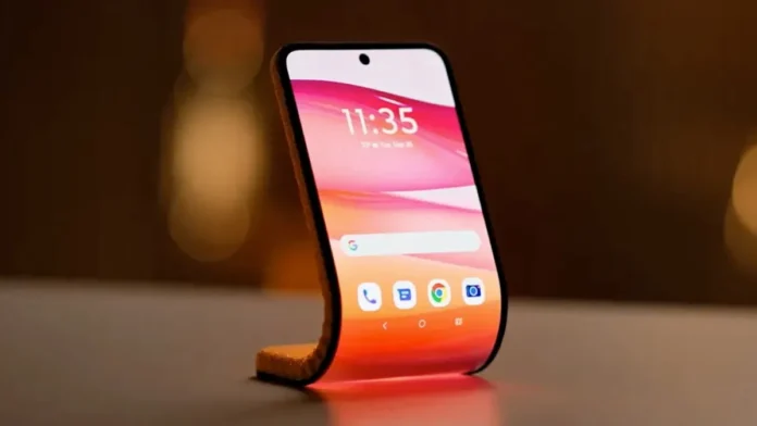 Motorola unveils bendable smartphone